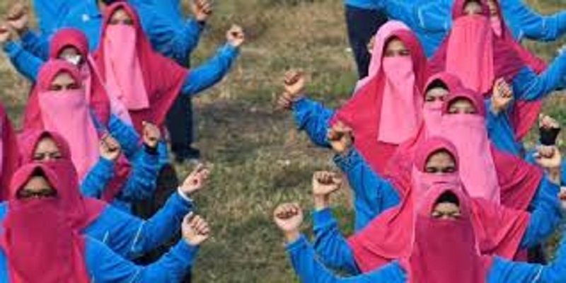 Indonesie-un-responsable-impose-le-voile-au-lieu-du-masque-contre-le-coronavirus