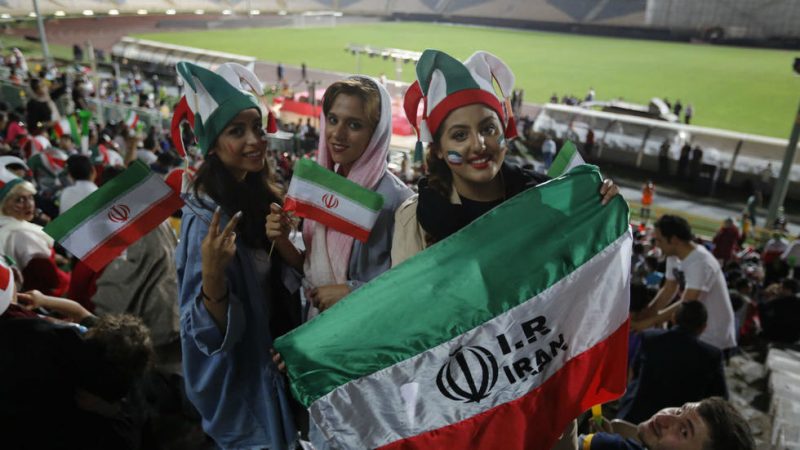Iran-plus-de-4-000-femmes-autorisees-a-assister-a-un-match-de-foot…mais-a-une-exception-e1570646793511