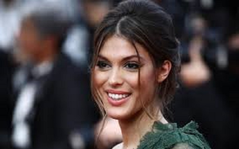 Iris-Mittenaere-enceinte-sa-reponse-etonnante
