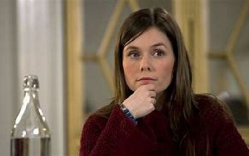 Islande-la-Premiere-ministre-interrompue-par-un-tremblement-de-terre-en-pleine-interview