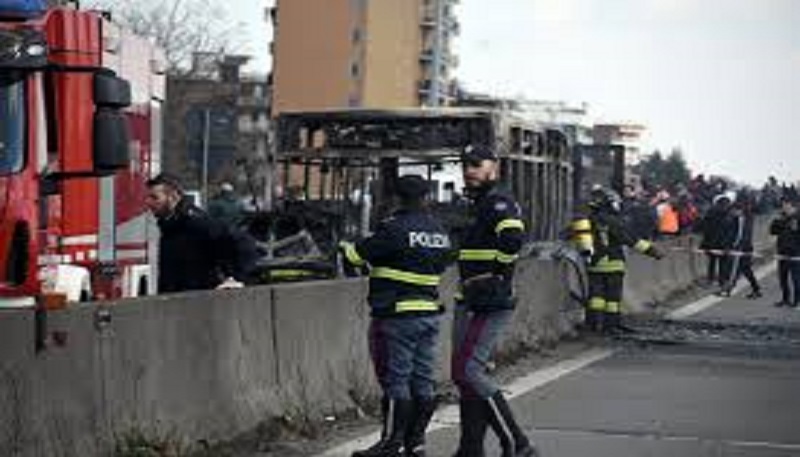 Italie-un-Senegalais-condamne-a-24-ans-de-prison-pour-avoir-detourne-un-bus-scolaire