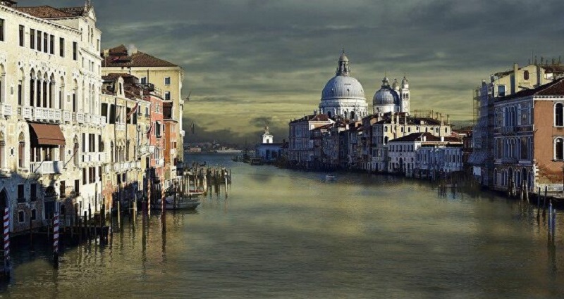 Italie-un-village-pret-a-heberger-gratuitement-des-touristes-venus-en-vacances