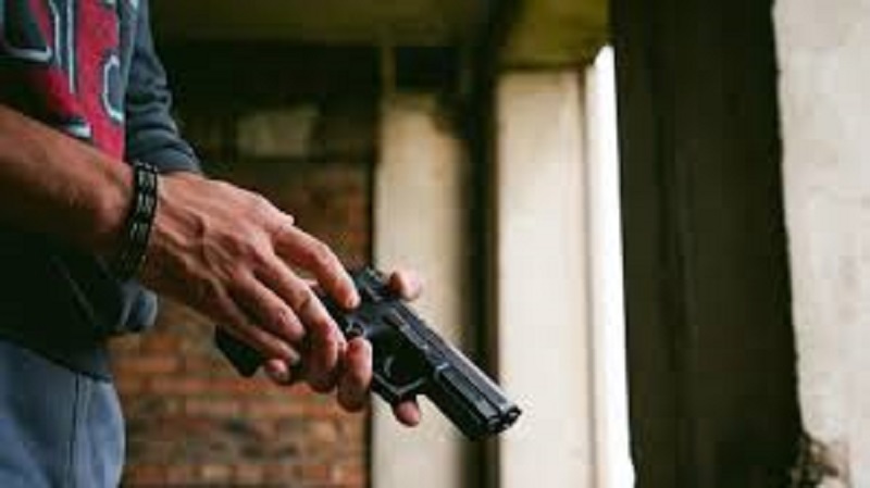 Ivre-il-tire-des-coups-de-feu-en-pleine-rue