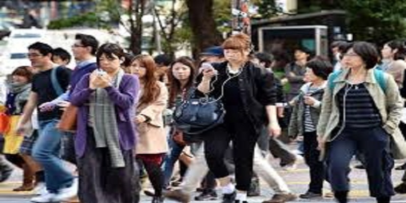 Japon-les-autorites-de-la-ville-de-Yamato-souhaitent-interdire-lutilisation-des-smartphones-en-marchant