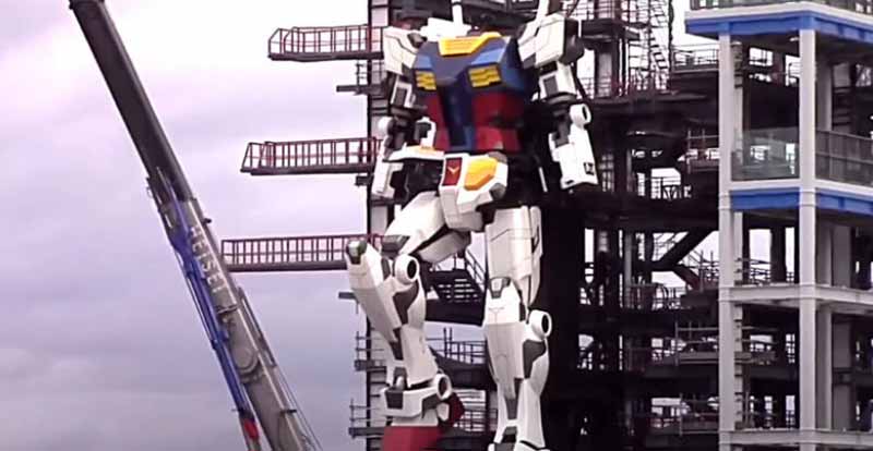 Japon-un-robot-de-18-metres-construit-et-teste-video