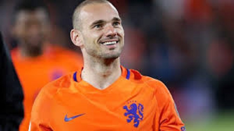 Jaurais-pu-devenir-comme-Messi-ou-Ronaldo-dixit-Sneijder