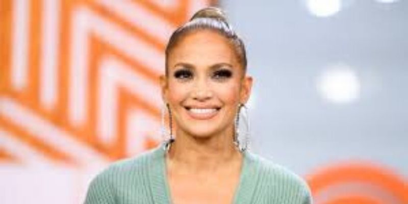 Jennifer-Lopez-comparee-a-un-flacon-de-gel-hydroalcoolique-ce-montage-qui-fait-sourire-la-Toile-en-plein-coronavirus