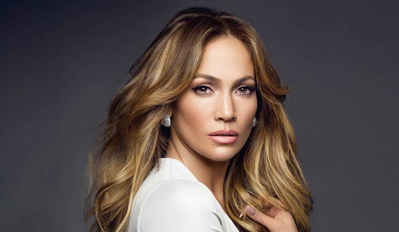 Jennifer-Lopez-fete-ses-51-ans-dou-lui-vient-le-surnom-J.Lo_