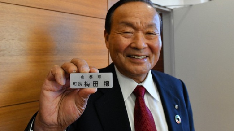 Jo-Bai-Den-un-maire-japonais-celebre-malgre-lui-sur-les-reseaux-sociaux