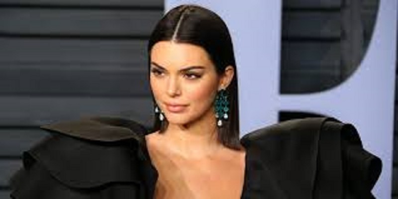 Kendall-Jenner-la-star-fait-renaitre-cette-tendance-beaute-des-annees-2000