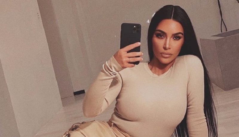 Kim-Kardashian-la-star-partage-une-photo-de-classe-datant-du-college-sur-Instagram