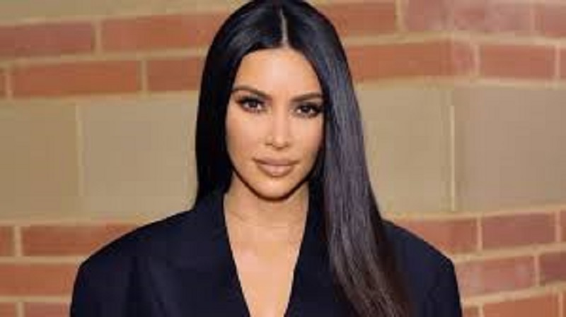 Kim-Kardashian-sen-prend-a-la-police-de-lOhio-2