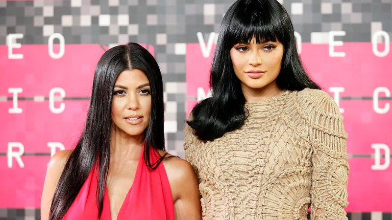 Kourtney Kardashian quand la star donne des conseils parentaux à Kylie Jenner (vidéo)