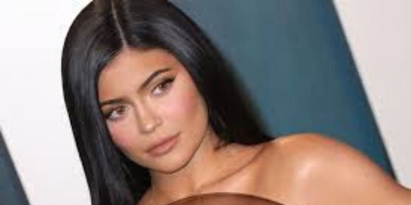 Kylie-Jenner-estime-que-sa-grossesse-la-preparee-a-la-quarantaine