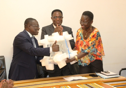 LAgence-Internationale-de-lEnergie-Atomique-AIEA-fait-un-important-don-de-materiels-a-lUniversite-de-Lome