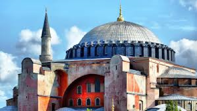 La-Turquie-veut-convertir-lex-basilique-Sainte-Sophie-en-mosquee-Washington-reagit