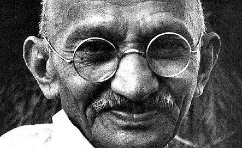 La-coquette-somme-deboursee-par-un-acheteur-pour-des-lunettes-ayant-appartenu-a-Ghandi