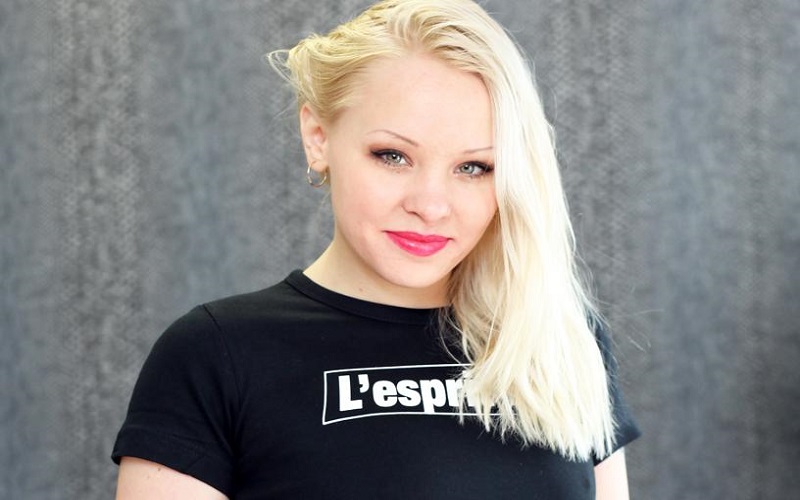 La-pornstar-Lola-Taylor-promet-une-nuit-a-mourir-avec-le-ou-les-scientifiques-qui-trouveront-un-vaccin-au-Covid-19