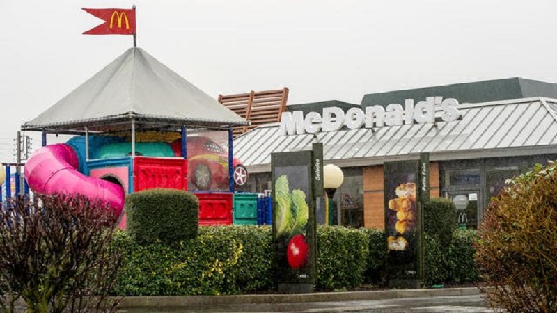 La-reouverture-dun-McDonalds-provoque-des-kilometres-de-bouchon-malgre-le-confinement-video