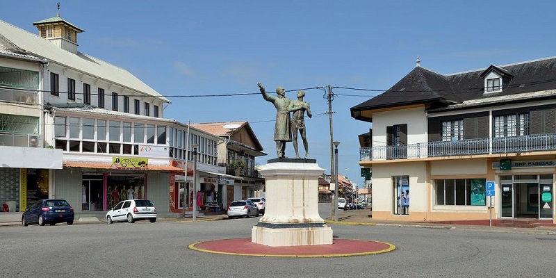 La-statue-de-labolitionniste-Victor-Schoelcher-renversee-a-Cayenne