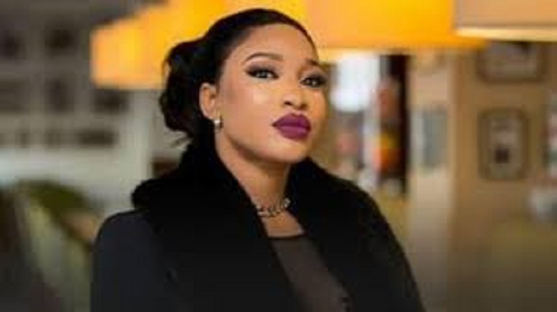 Lactrice-Tonto-Dikeh-vient-en-aide-a-plus-de-5-000-Nigerians-et-2000-Ghaneens