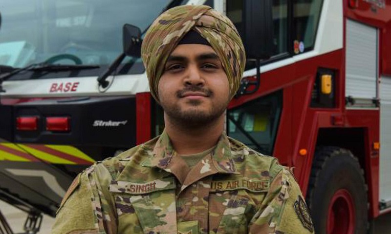 Larmee-de-lair-americaine-autorise-ses-hommes-en-uniforme-a-porter-le-turban-le-hijab-et-la-barbe-a-des-fins-religieuses