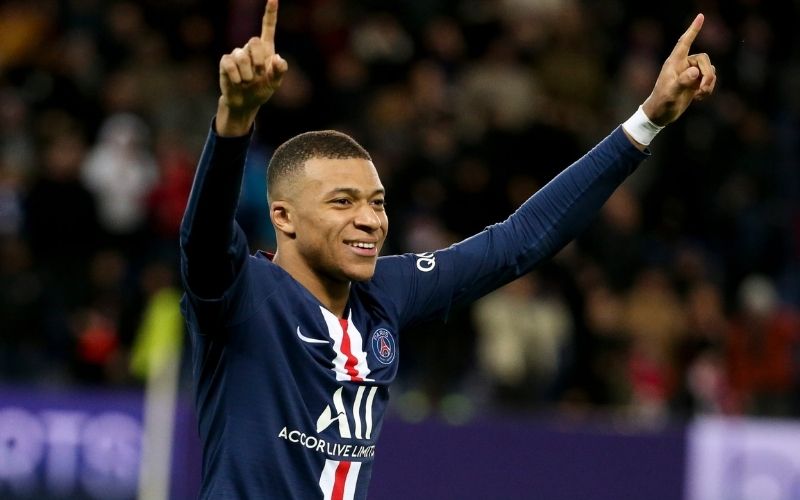 LdC PSG Kylian Mbappé se hisse au-dessus de Zinedine Zidane