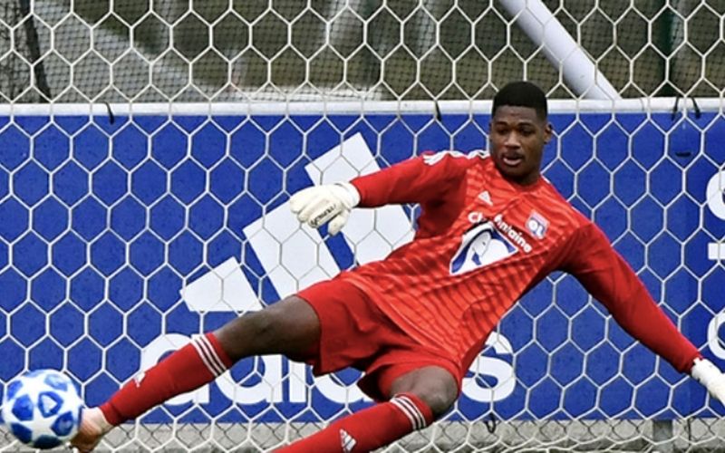 LdC-le-Togolais-Malcom-Barcola-retenu-par-Lyon-pour-affronter-Man-City