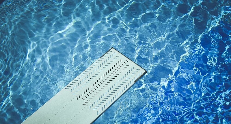 Le-Japon-cree-un-masque-de-protection-pour-la-piscine
