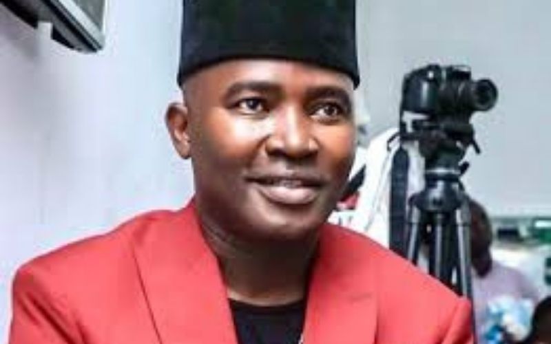 Le-Magnific-lhumoriste-recoit-une-nouvelle-distinction