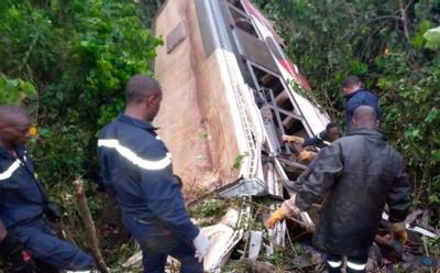 Le-bus-dans-le-ravin