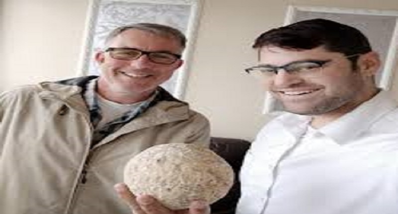 Le-coronavirus-lui-fait-penser-a-lapocalypse-et-le-pousse-a-rendre-une-antiquite-vole-a-Jerusalem