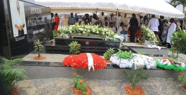 Le-corps-de-Dj-Arafat-remis-dans-le-tombeau-des-sanctions