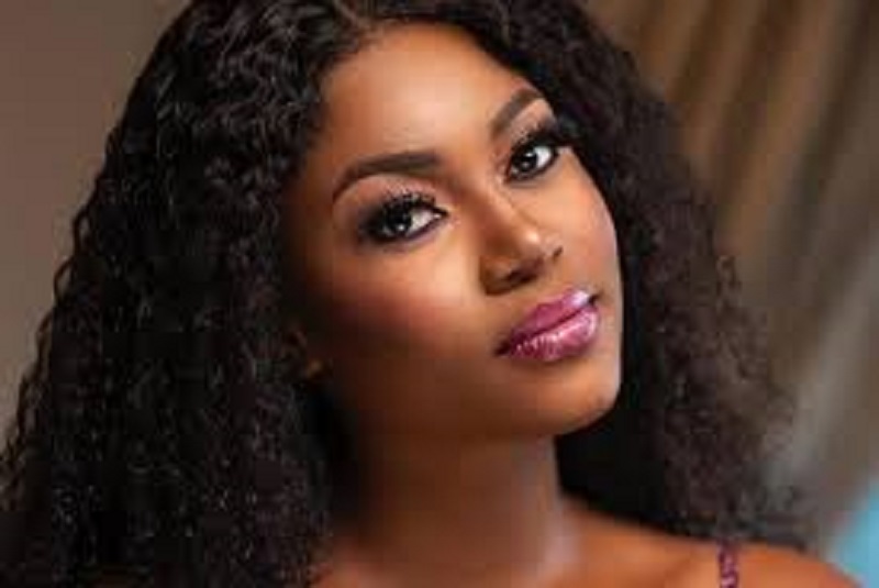 Le-mariage-nest-pas-un-accomplissement-dixit-Yvonne-Nelson-a-un-fan-qui-lui-demande-de-se-marier