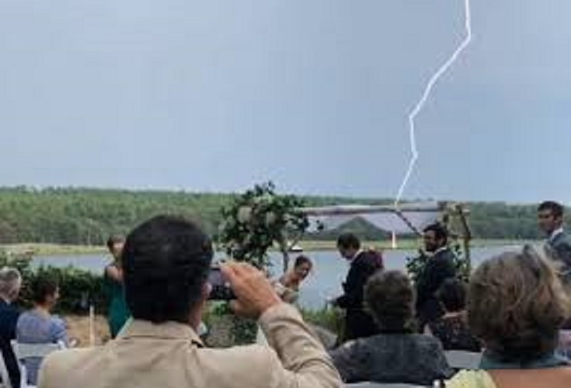 Le-marie-fait-de-lironie-mere-Nature-replique-avec-fracas