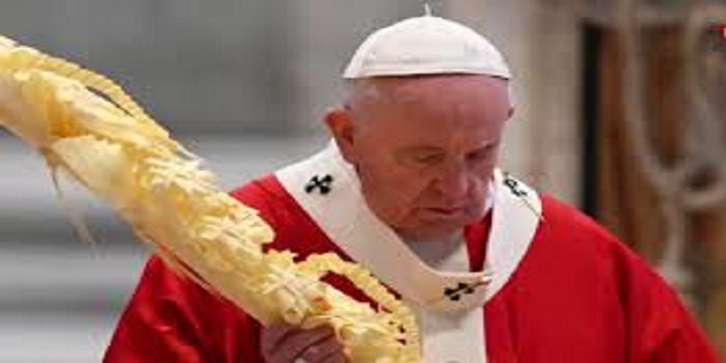 Le-pape-a-celebre-la-messe-des-Rameaux-dans-une-basilique-vide