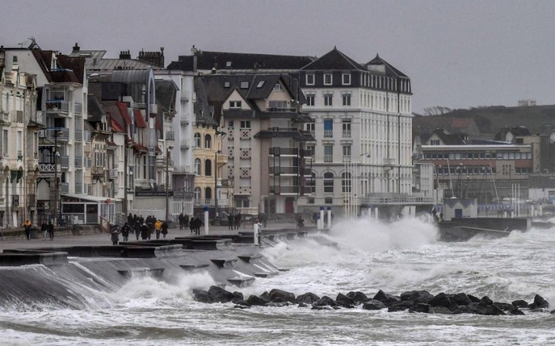 Le-passage-de-la-tempete-Ciara-en-Europe-fait-plusieurs-morts