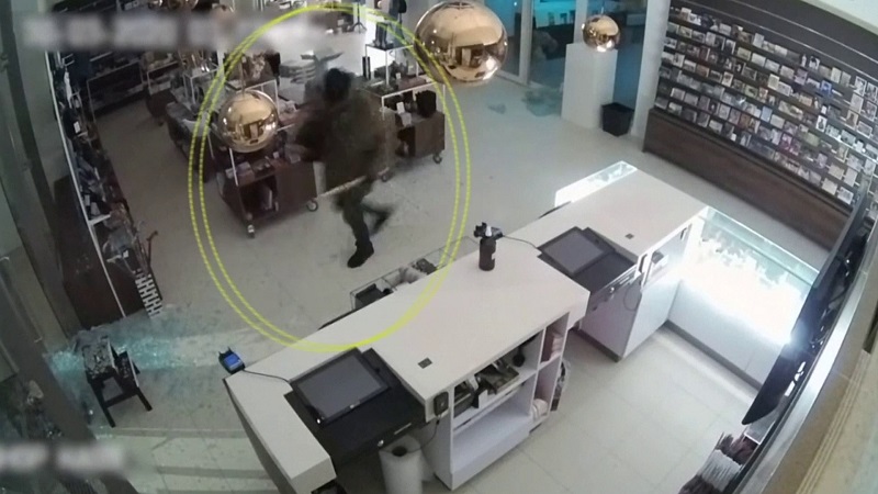 Le-vol-dun-Van-Gogh-aux-Pays-Bas-filme-par-une-camera-de-surveillance-video