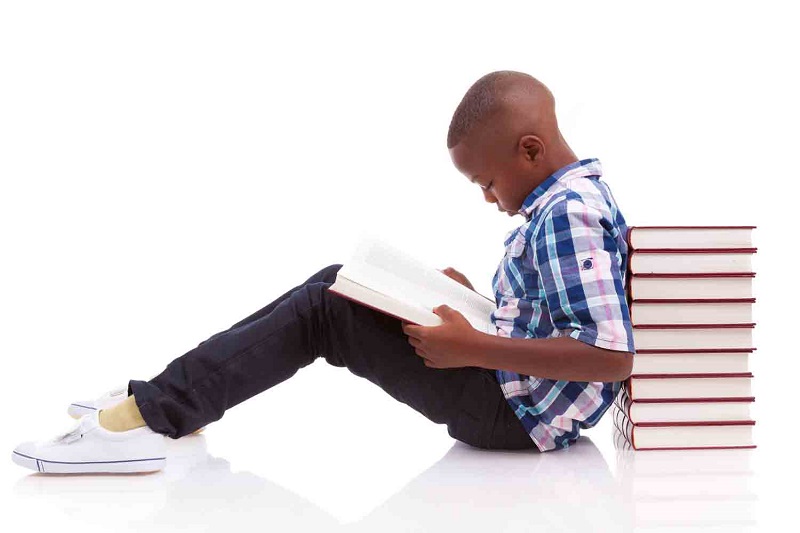 Lecture-84-des-enfants-aiment-toujours-lire-malgre-la-presence-des-ecrans-dans-leur-vie-etude
