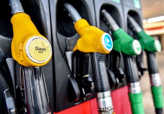 Les-prix-des-produits-petroliers-a-la-pompe-en-chute-libre
