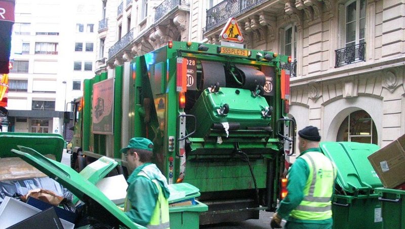 Licencie-pour-avoir-bu-de-la-biere-un-eboueur-se-suicide
