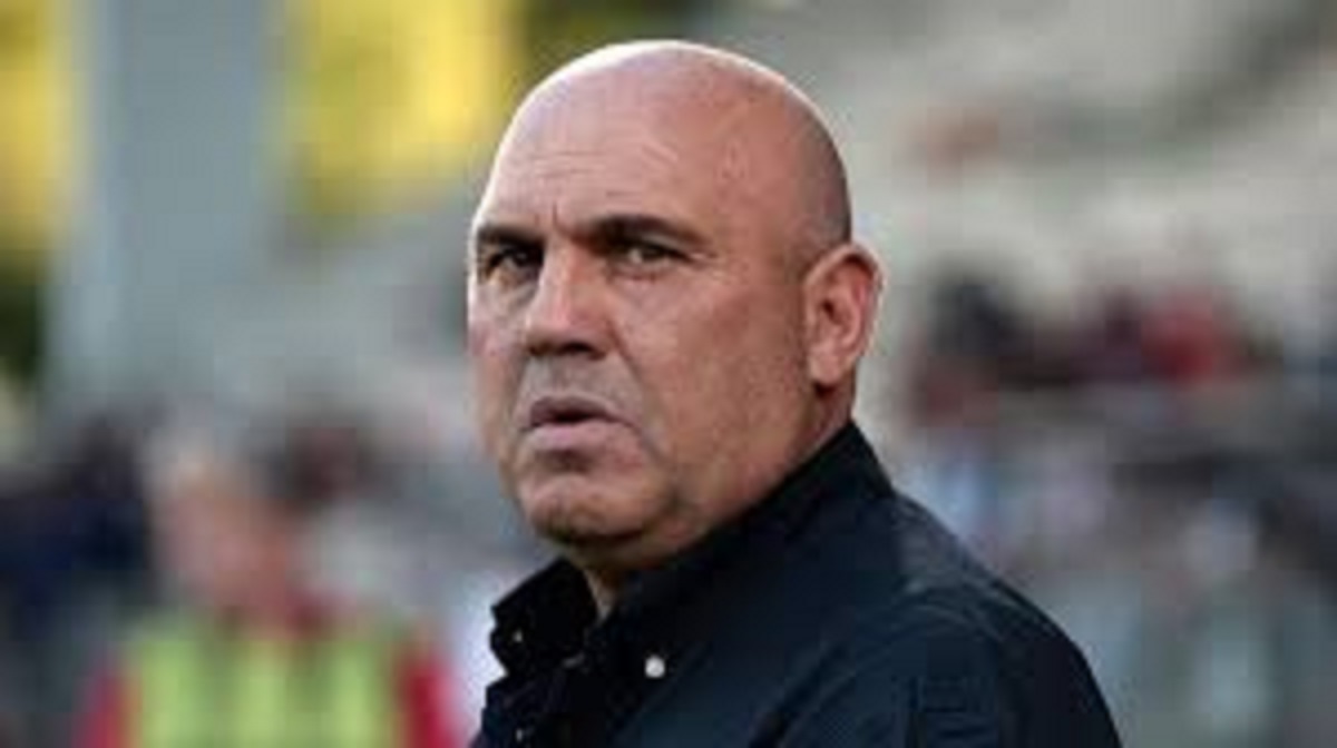 Ligue-1-Frederic-Antonetti-tacle-violemment-la-VAR