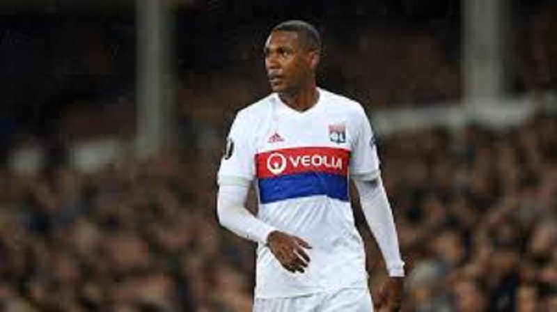 Ligue-1-OL-Marcelo-furieux-contre-larbitre-apres-son-expulsion