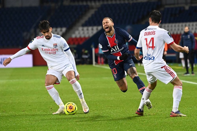 Ligue-1-PSG-chute-devant-Lyon-et-perd-Neymar