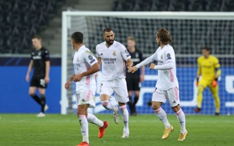 Ligue-des-Champions-Zidane-et-le-Real-Madrid-arrachent-le-nul-a-Monchengladbach