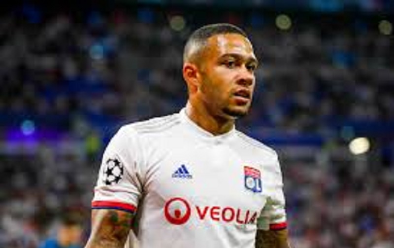 Lille-OL-Memphis-Depay-sattaque-a-larbitre-sur-les-reseaux-sociaux