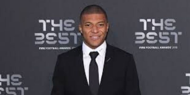 Lily-Rose-Depp-en-couple-avec-Kylian-Mbappe-la-rumeur-qui-secoue-la-toile