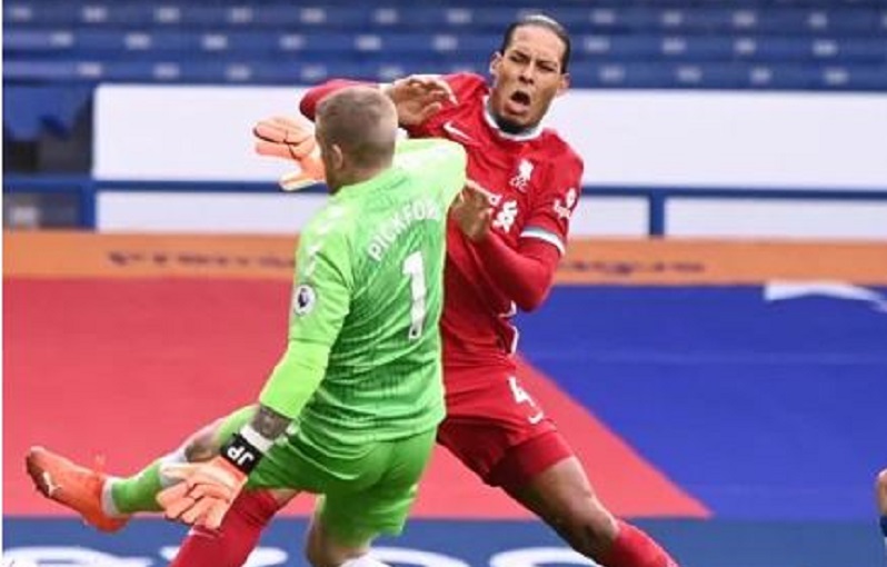Liverpool-les-nouvelles-ne-sont-pas-bonnes-pour-Virgil-van-Dijk