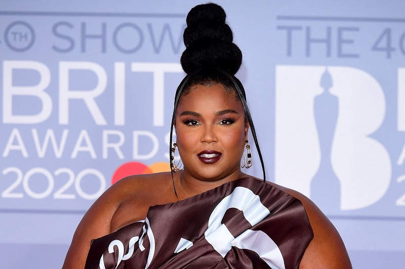 Lizzo-la-chanteuse-critiquee-pour-son-regime-elle-contre-attaque