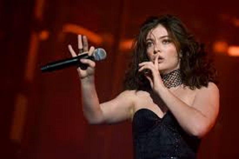 Lorde-la-chanteuse-explique-enfin-son-mutisme-sur-les-reseaux-sociaux